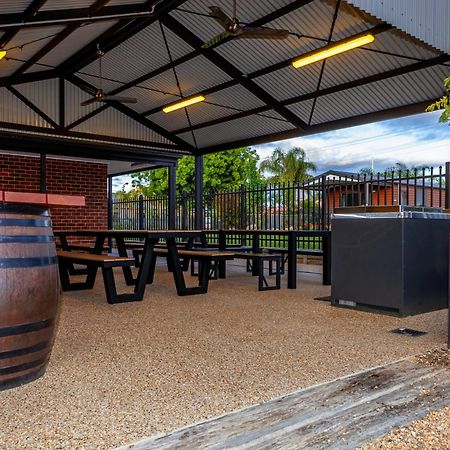 Big4 Albury Tourist Park Hotel Exterior photo