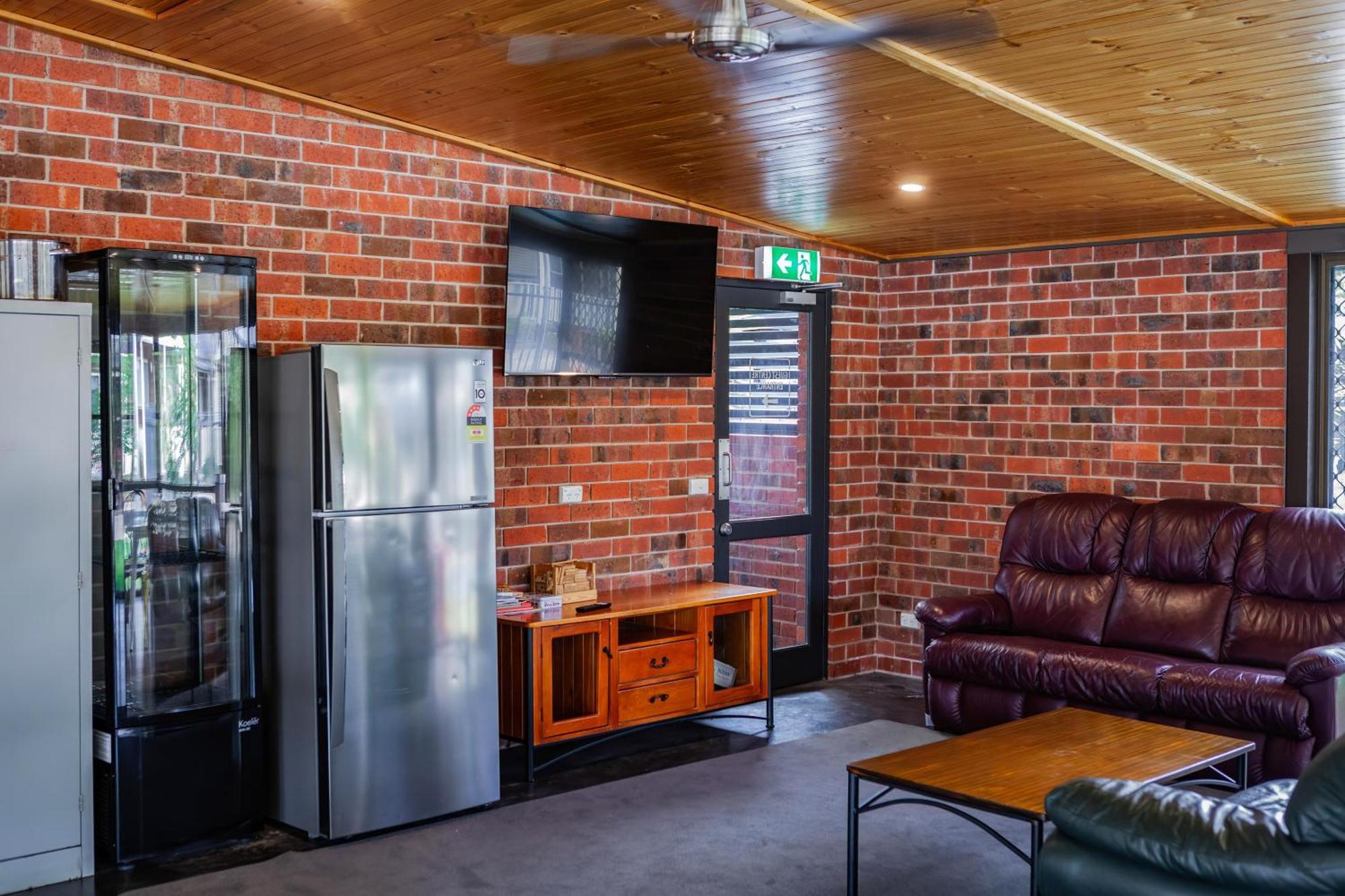 Big4 Albury Tourist Park Hotel Exterior photo