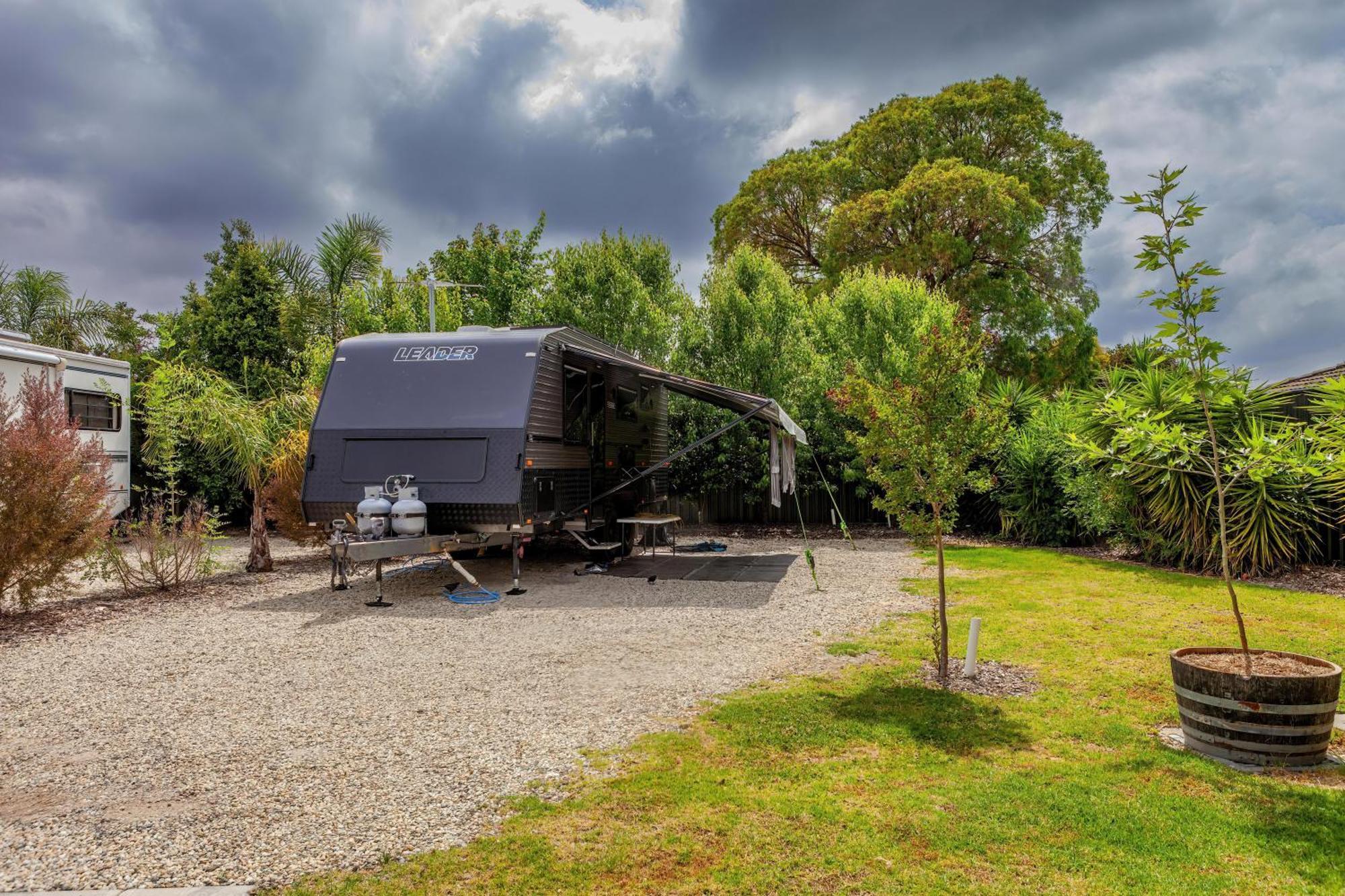 Big4 Albury Tourist Park Hotel Exterior photo