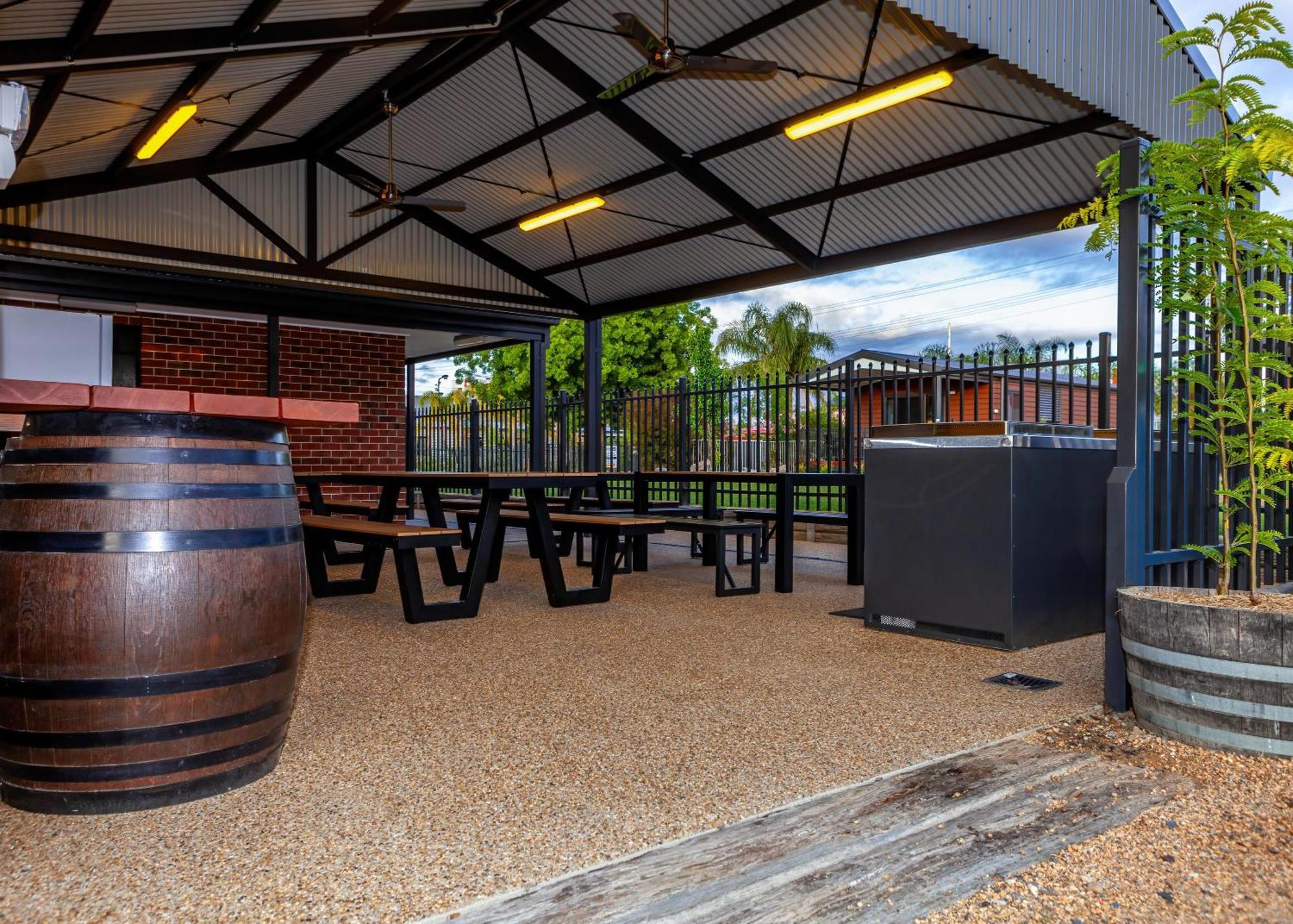 Big4 Albury Tourist Park Hotel Exterior photo