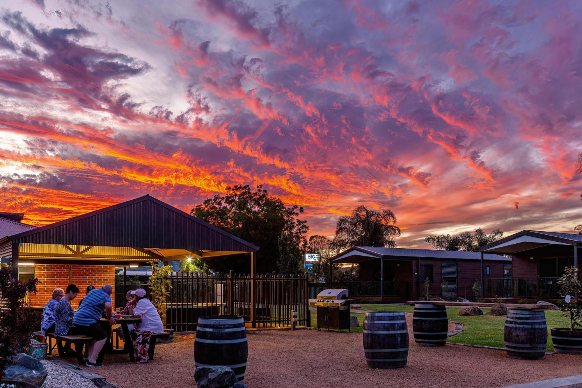 Big4 Albury Tourist Park Hotel Exterior photo