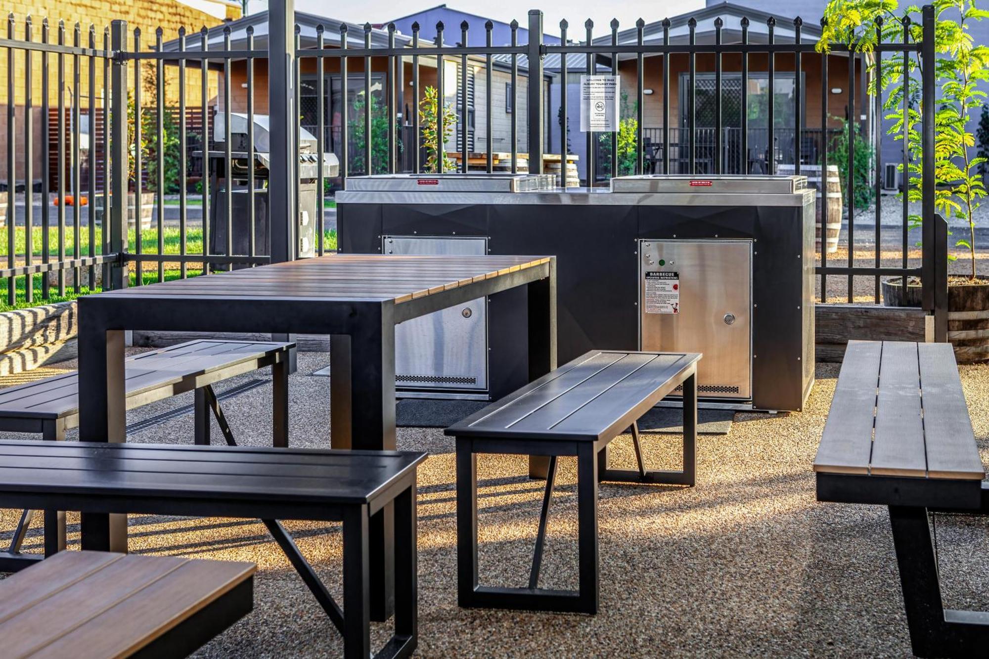Big4 Albury Tourist Park Hotel Exterior photo