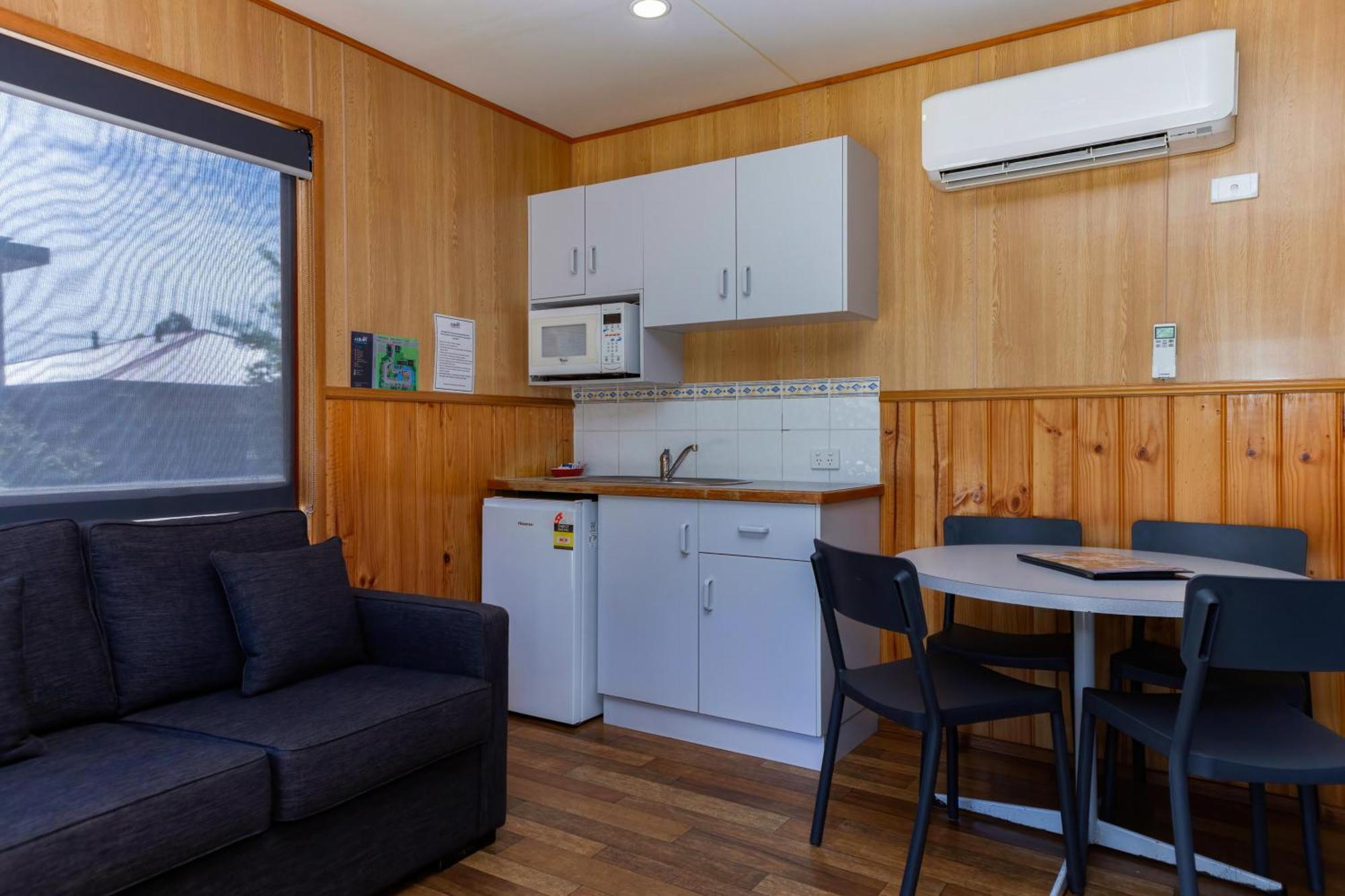 Big4 Albury Tourist Park Hotel Exterior photo