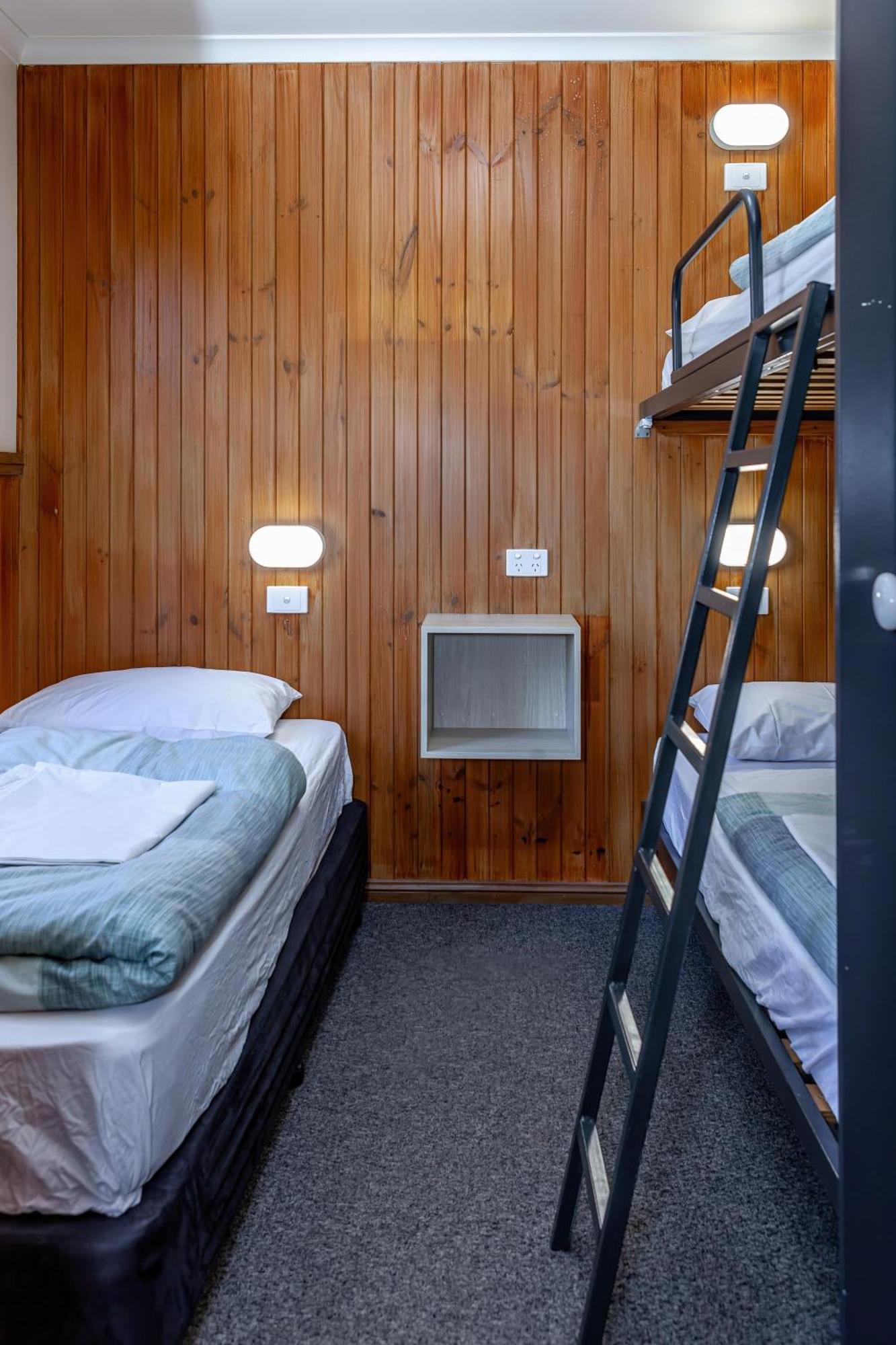 Big4 Albury Tourist Park Hotel Exterior photo