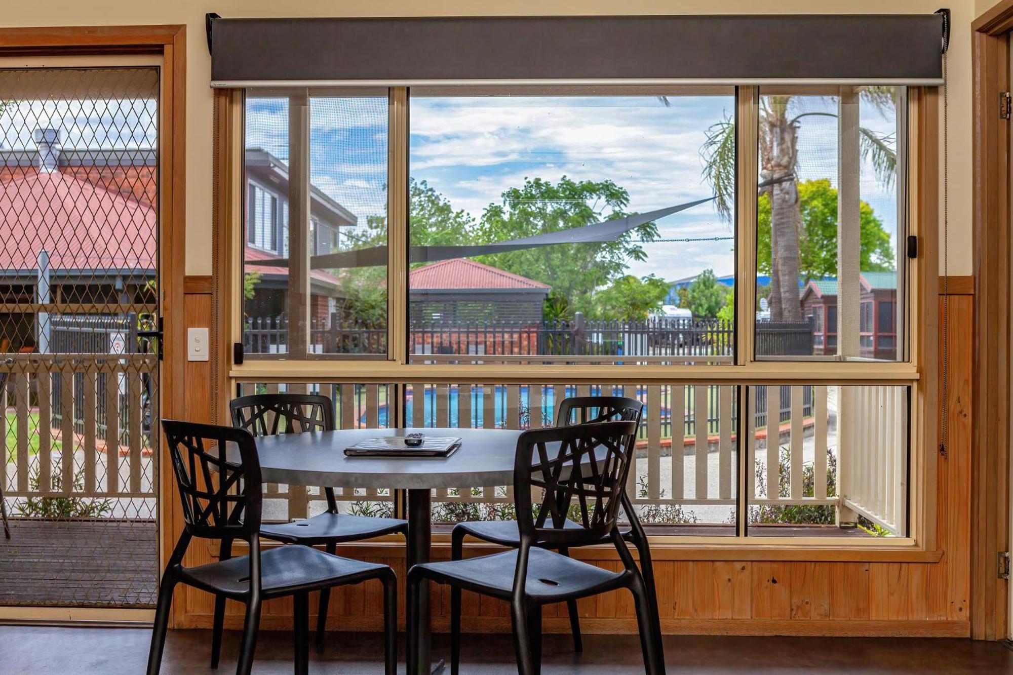 Big4 Albury Tourist Park Hotel Exterior photo
