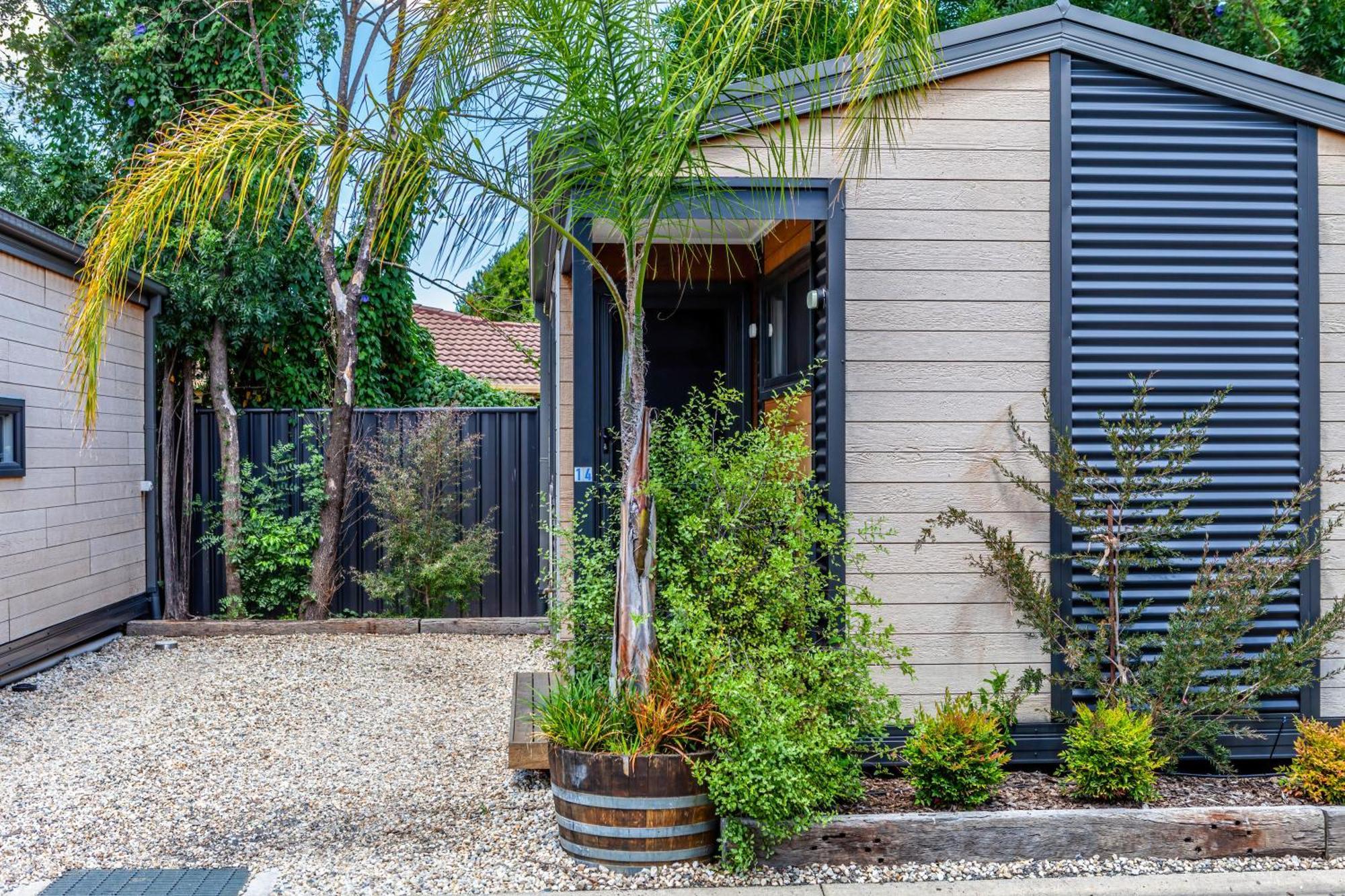 Big4 Albury Tourist Park Hotel Exterior photo