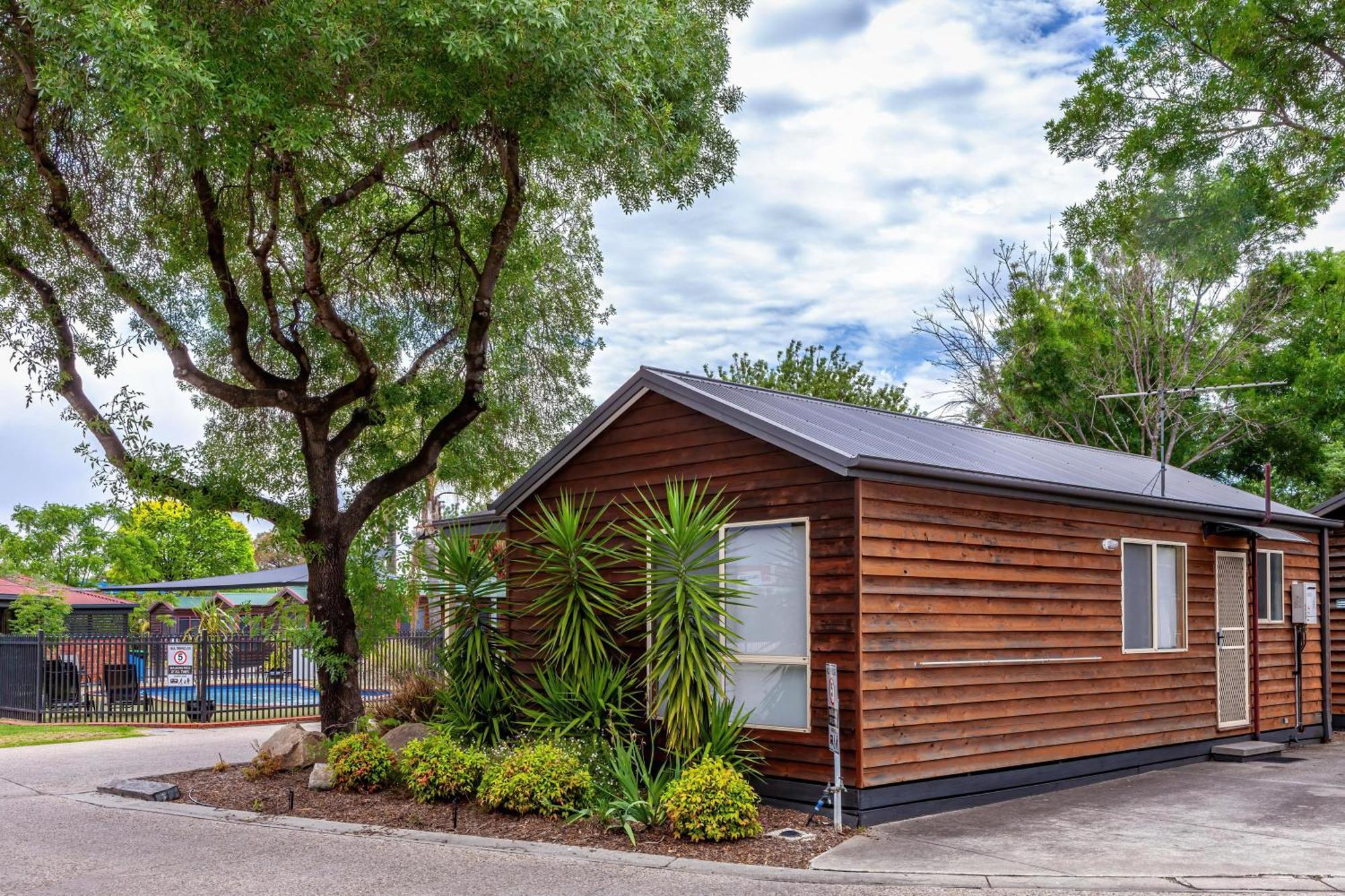 Big4 Albury Tourist Park Hotel Exterior photo